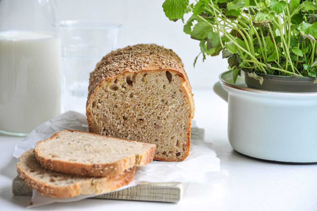saftiges Zucchini Brot aus der Kastenform mit Vollkorn - Michaela Titz